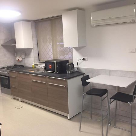 'C' Dazzling Modern 2 Bdrm Apt In Khalda Free Wifi 암만 외부 사진