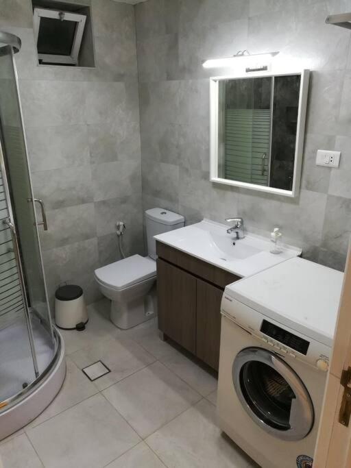 'C' Dazzling Modern 2 Bdrm Apt In Khalda Free Wifi 암만 외부 사진