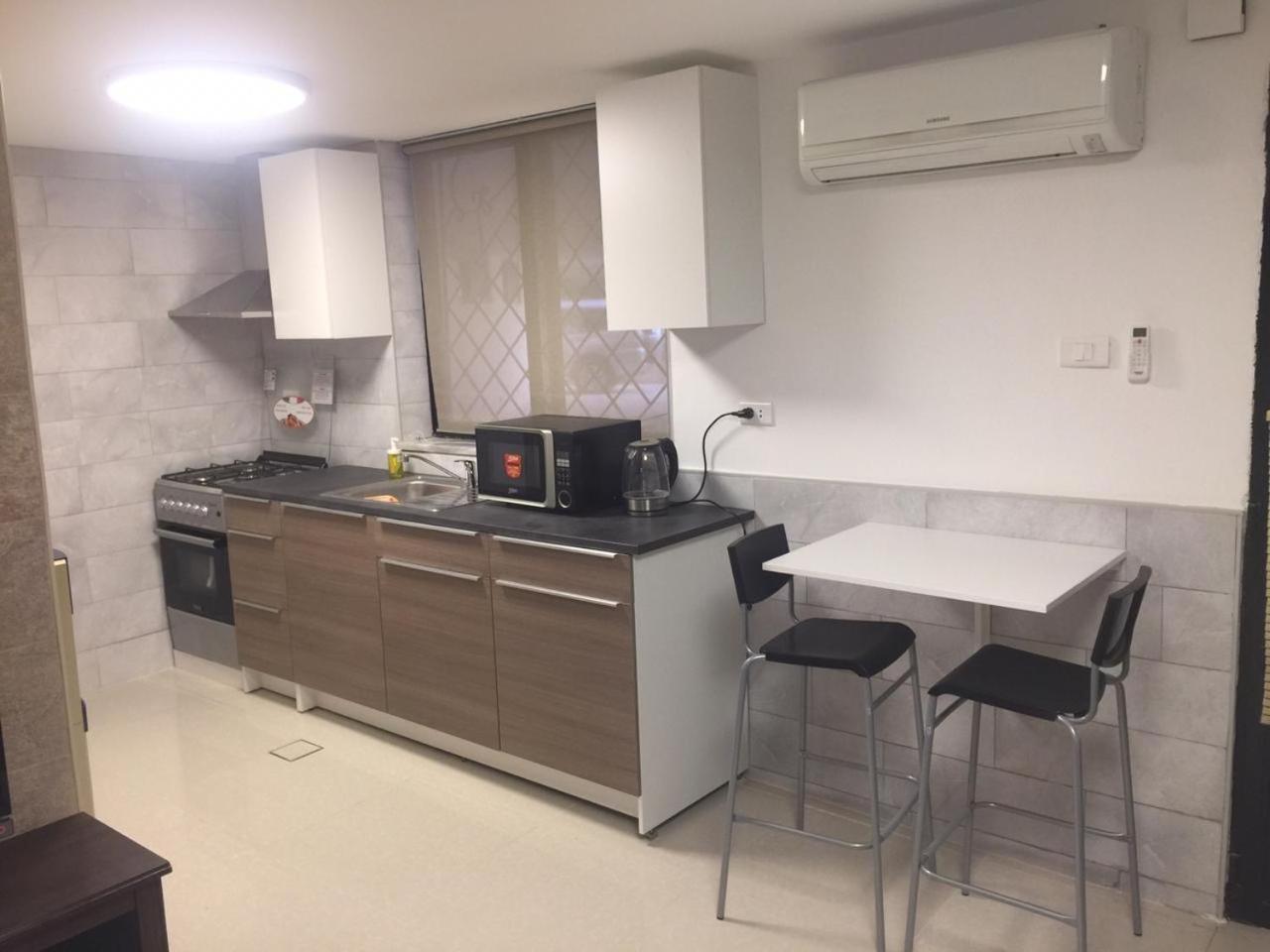 'C' Dazzling Modern 2 Bdrm Apt In Khalda Free Wifi 암만 외부 사진